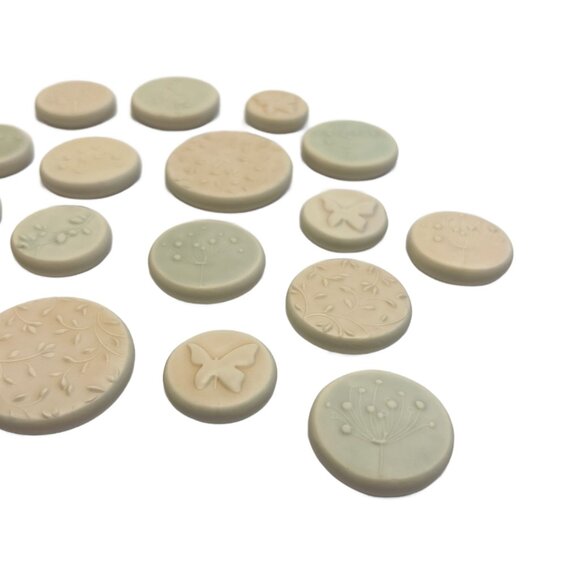 20 Magnets Floral Flower Nature Handmade Polymer Clay Multicolor Muted Pastel - Picture 1 of 8